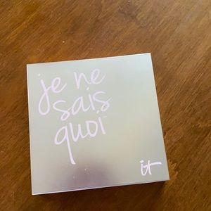 IT Cosmetics je ne sais quoi face palette.